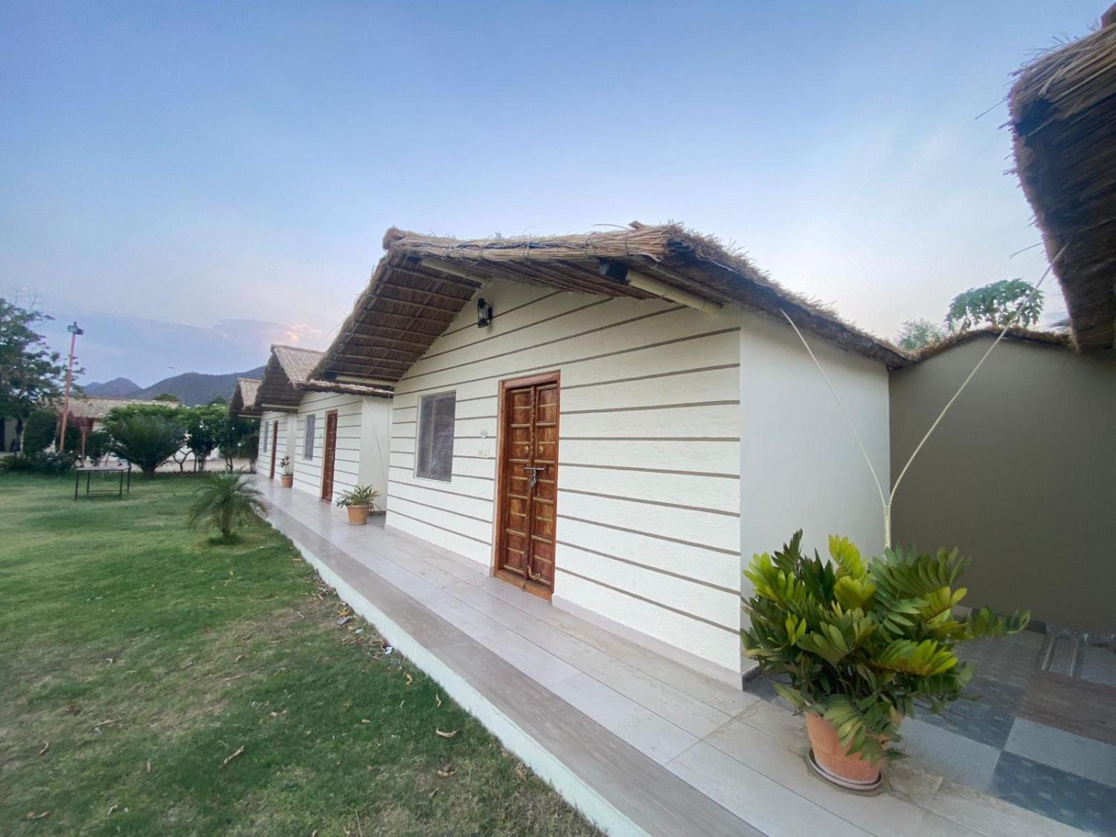 Amar Bagh Resort พุชการ์ ภายนอก รูปภาพ